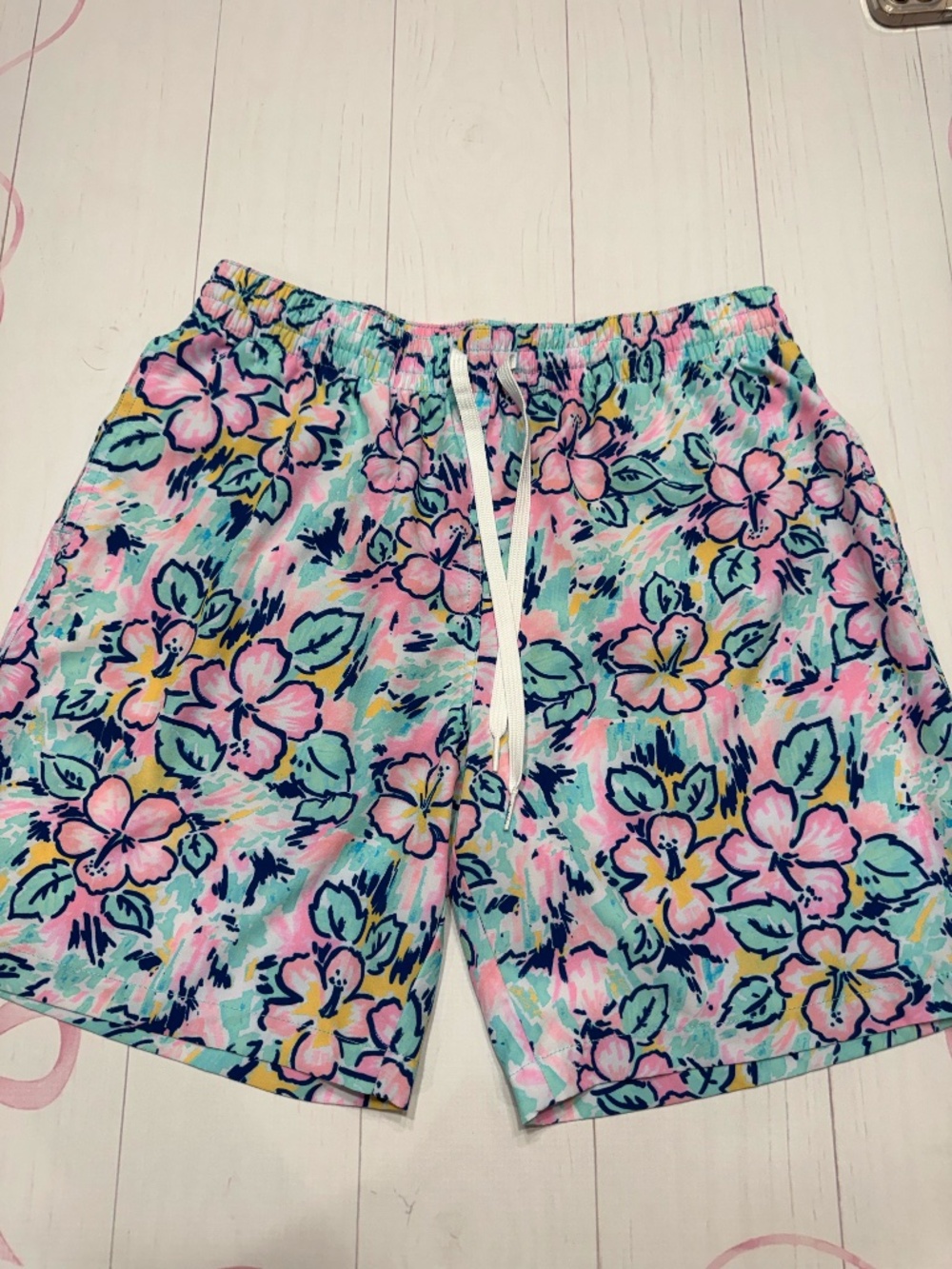 Chubbies Vacation Blooms Stretch Swim Trunks Size L